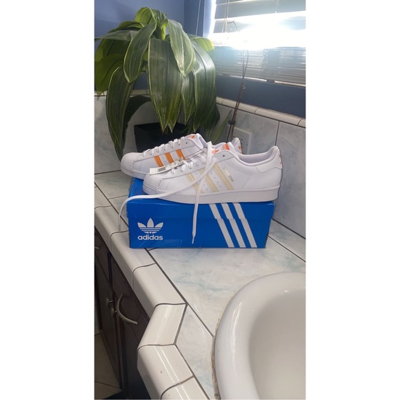 ๐๐๐
๐ผ NWT ADIDAS superstar gz3737 - Picture 4 of 13